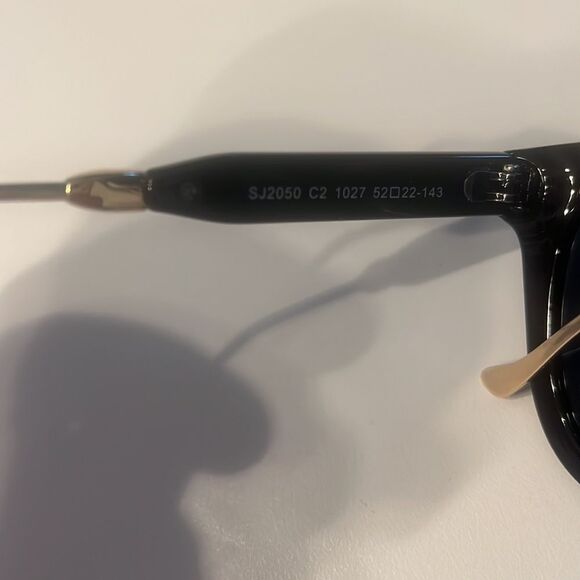 Black sunglasses  - Picture 5 of 9